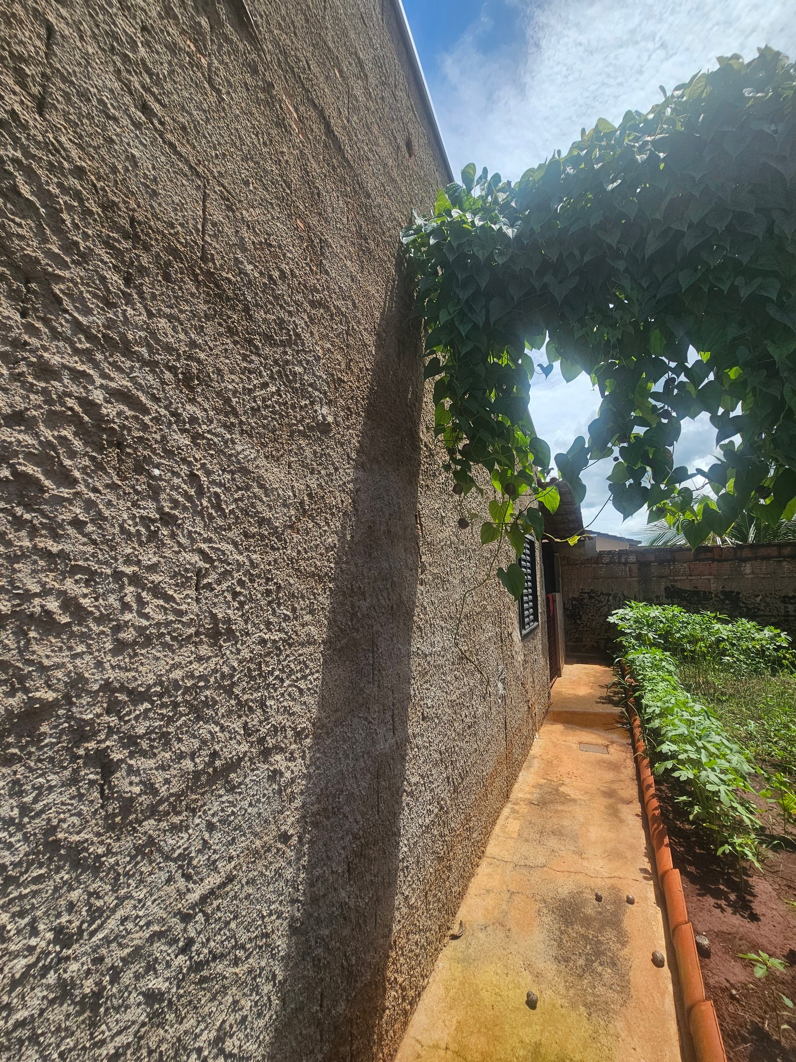 VENDE-SE CASA NO JARDIM VITÓRIA